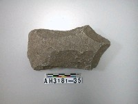 藏品(中型淺腰打製石斧)的圖片